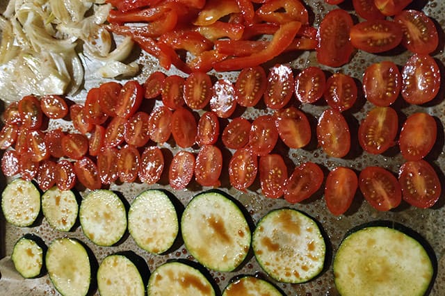 Légumes au four à l'huile d'olive et au vinaigre balsamique